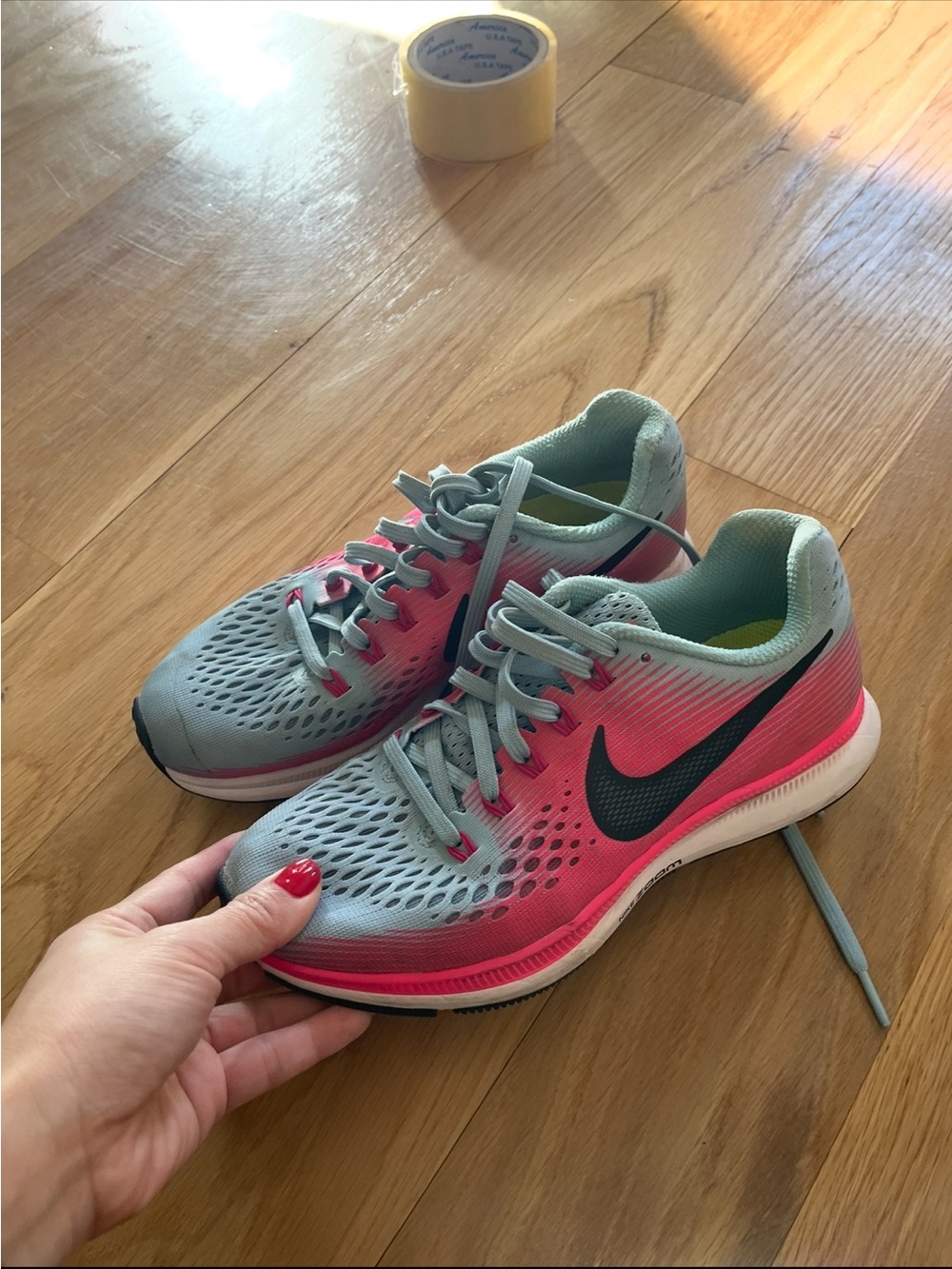 Nike Women’s Gradient Grey & Pink Running Sneakers